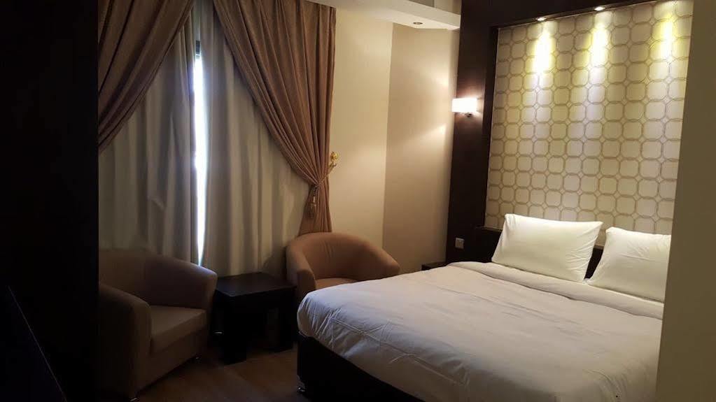 Al Muhanna Plaza Salmiya Old Souk Kuwait City Luaran gambar